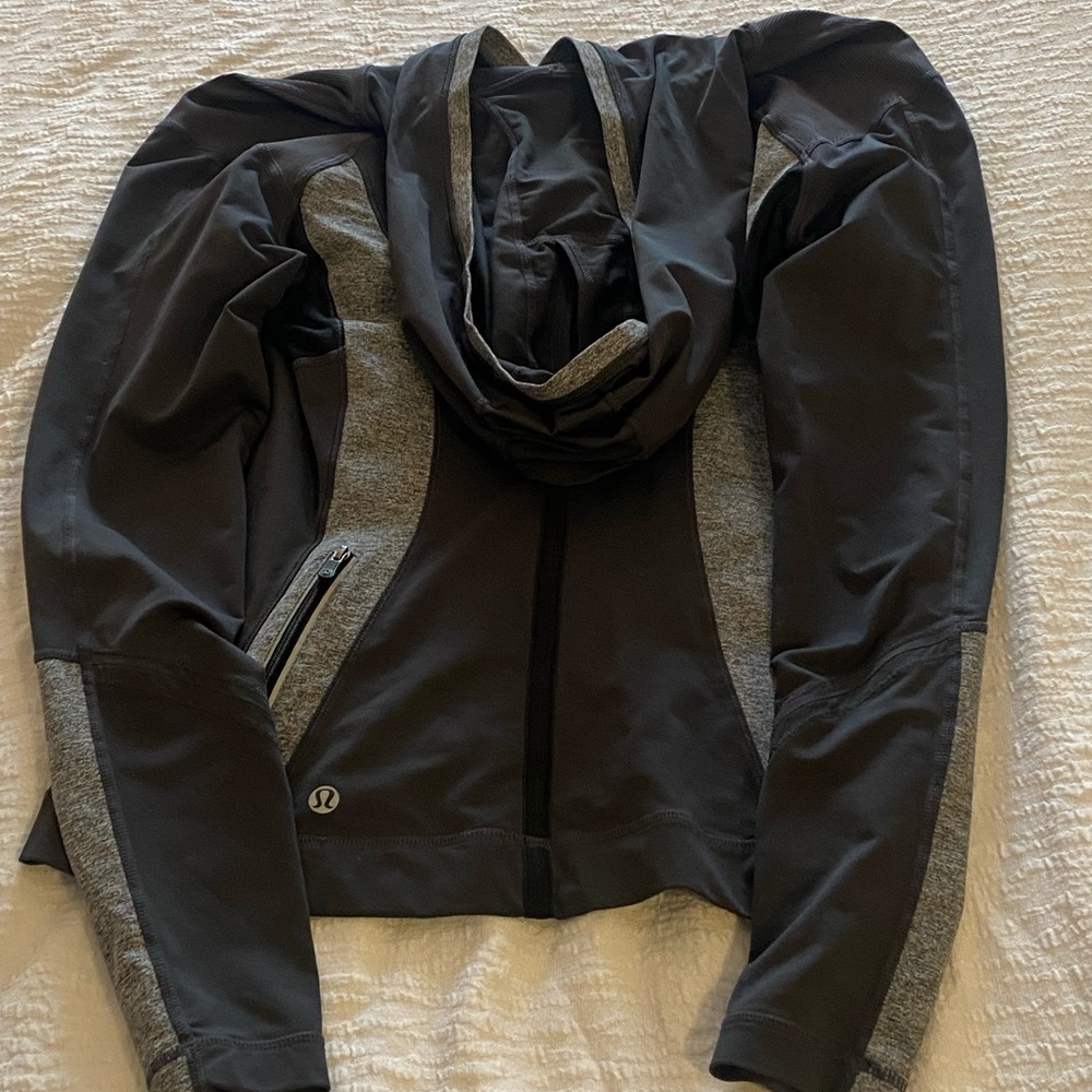 Lululemon technical running hoody - Picture 4 of 4